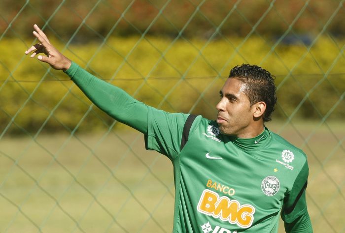 O zagueiro Demerson se diz pronto para voltar ao time do Coritiba na partida deste domingo contra o Botafogo | Hugo Harada / Gazeta do Povo