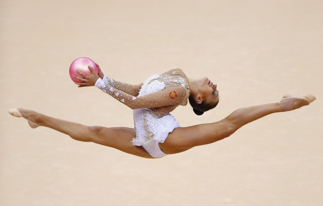 Russa Evgeniya Kanaeva se apresenta na ginástica artística | 