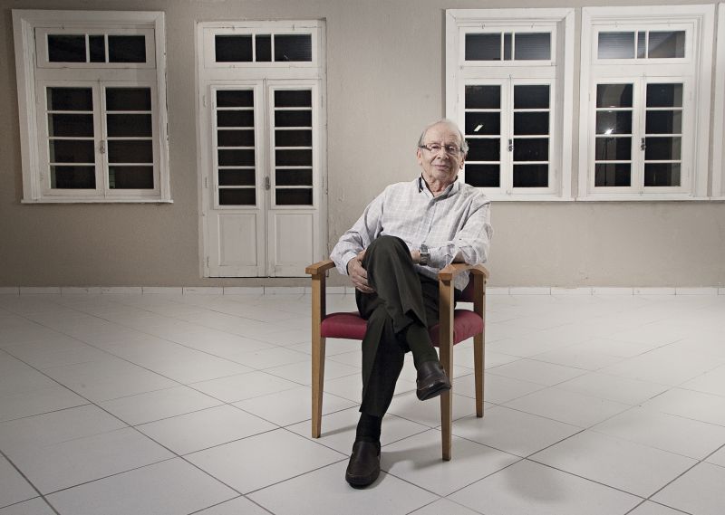 Samuel tinha 3 anos quando a guerra começou. Se lembra que a mãe o colocava em baixo do vestido, quando estavam escondidos no bosque, para ele se esquentar e não morrer de frio | Alexandre Mazzo/ Gazeta do Povo