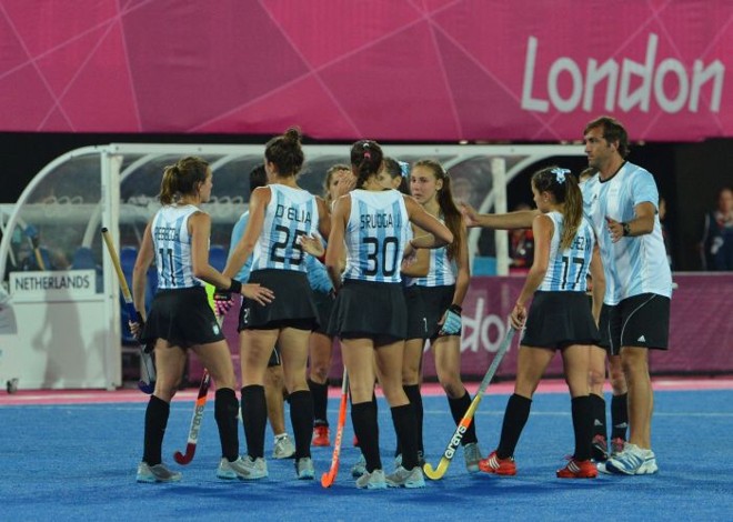 Argentinas recebem orientações técnicas durante a partida | 