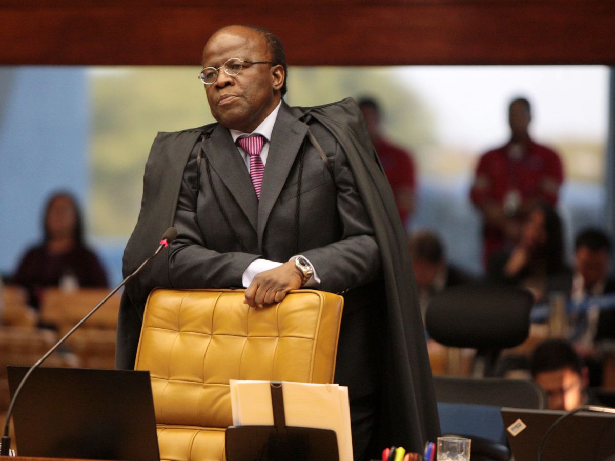 O ministro Joaquim Barbosa, relator do mensalão, começou nesta quarta-feira a ler o voto dele, que tem mais de mil páginas | Carlos Humberto / Divulgação / STF