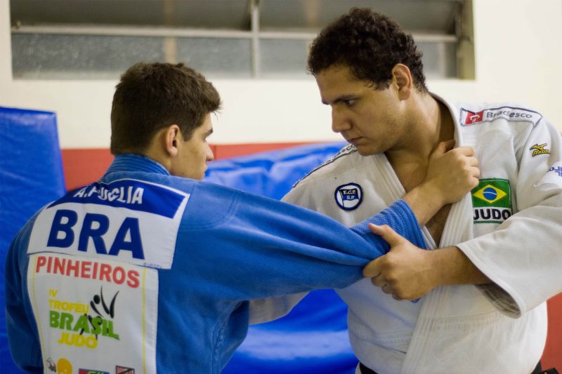 Rafael Silva (dir) chega aos Jogos de Londres como o terceiro melhor do mundo da categoria pesado | Caio Buni / Futura Press
