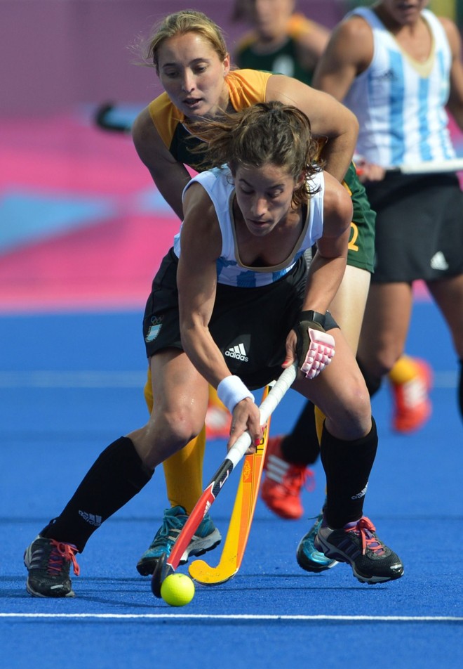 Luciana Aymar marcou dois gols para as Leonas na estreia |