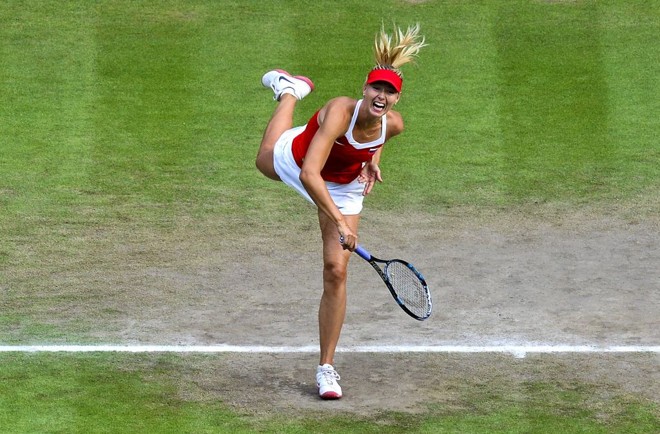 Maria Sharapova saca na semifinal contra a xará e conterânea Maria Kirilenko | 