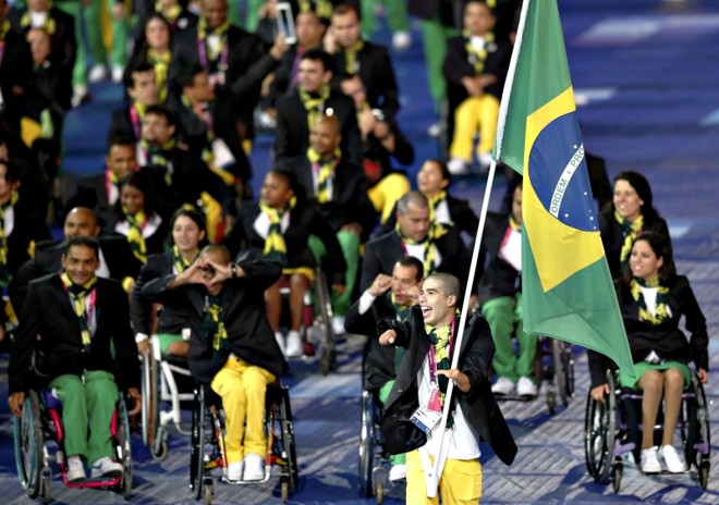 Daniel Dias lidera a delegação brasileira no desfile realizado no Estádio Olímpico de Londres | 