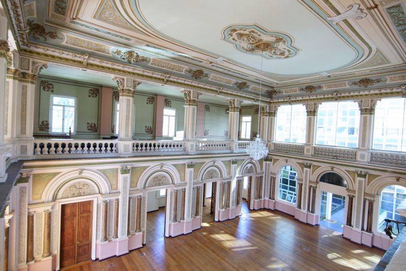 Antes da abertura do local, será preciso restaurar a pintura artística interna | Antônio More/ Gazeta do Povo