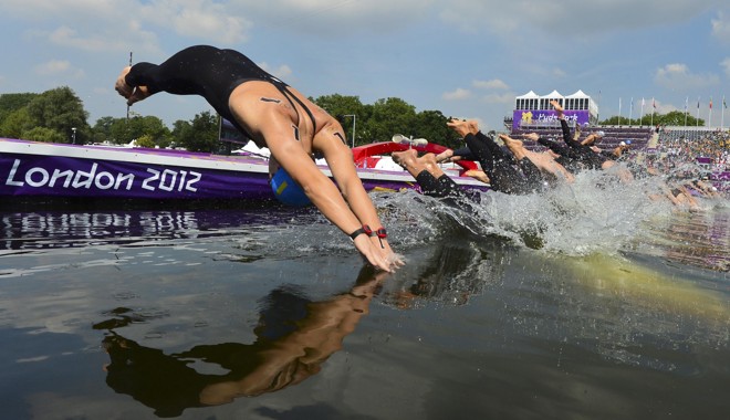 Largada da maratona aquática masculina de 10km, no Hyde Park | 