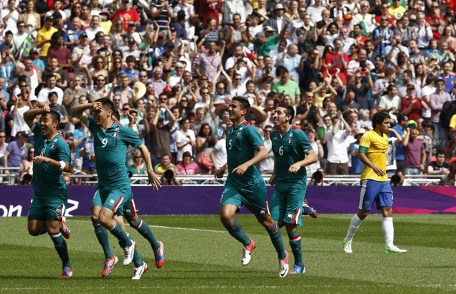 Mexicanos comemoram o gol de Peralta | 