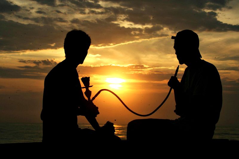Uma sessão de narguilé de 60 minutos equivale a estar em um ambiente em que são consumidos 100 cigarros | Daniel Castellano/ Gazeta do Povo