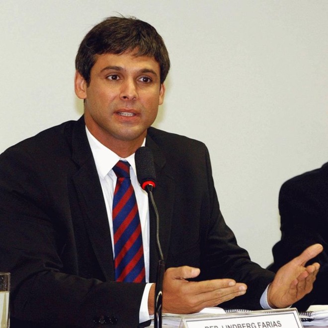 Lindbergh: de presidente da UNE a senador |