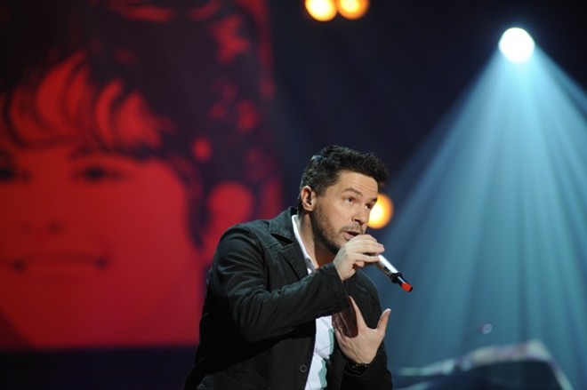 Filho de Elis, Pedro Mariano dirigiu a apresentação e cantou no show |