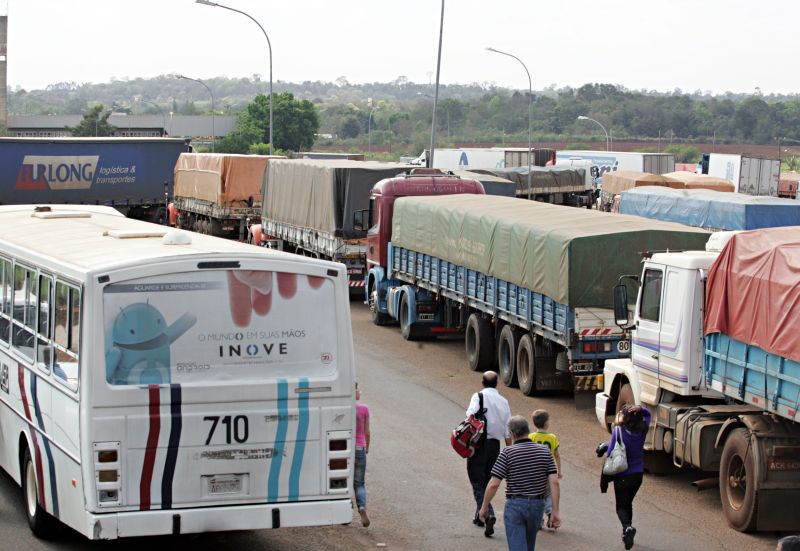 O protesto desta manhã e início de tarde gerou filas em ambos os lados da fronteira com a Argentina | Christian Rizzi/Agência de Noticias Gazeta do Povo