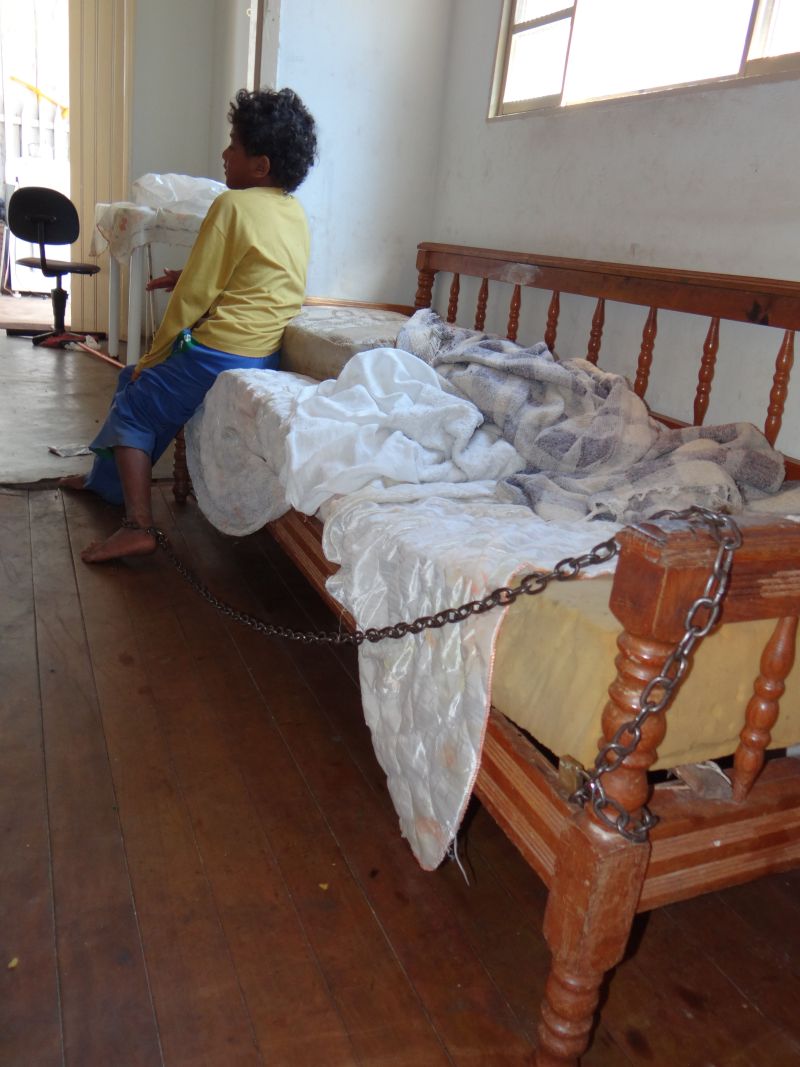 Criança não tinha acesso a comida, água ou banheiro | Luiz Guilherme Brandani