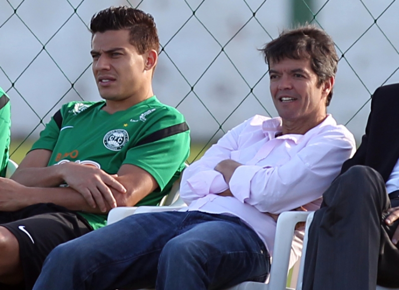 Ayrton ao lado do superintendente Felipe Ximenes: muita conversa para fazê-lo ficar no Coxa | Albari Rosa/ Gazeta do Povo