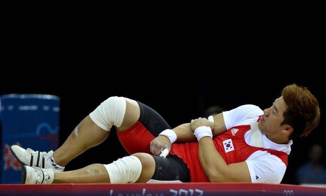Atleta precisou sair carregado da prova | 