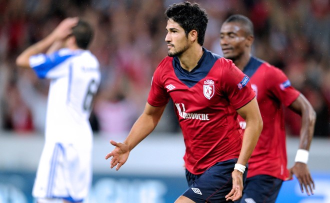 Tulio de Mello marcou o gol da classificação do Lille | 