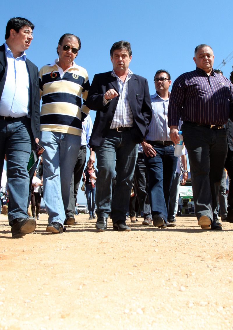 Ministro Mendes Ribeiro (centro): normalização no domingo | Josué Teixeira/ Gazeta do Povo