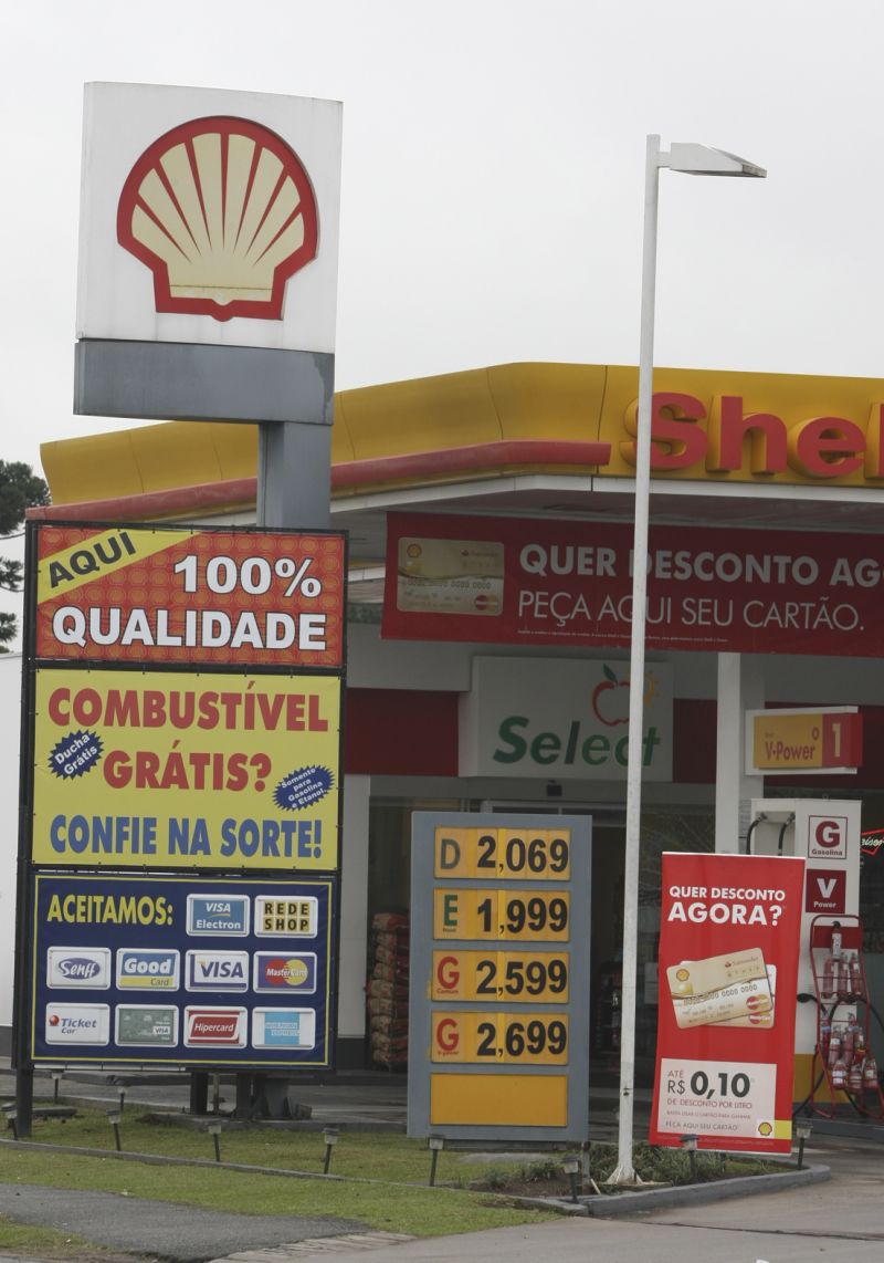 Posto de combustível no bairro Fanny, em Curitiba: preço estável da gasolina prejudicou o álcool | Aniele Nascimento/ Gazeta do Povo