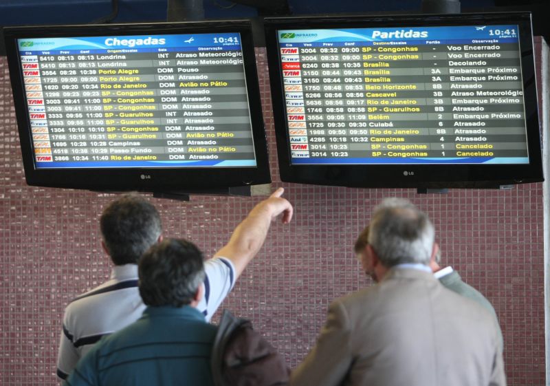 Depois de reunião com o governo, Policiais Federais pretendem realizar novas operações-padrão, como as que atrasaram os voos no Afono Pena no último dia 9 | Aniele Nascimento/Gazeta do Povo