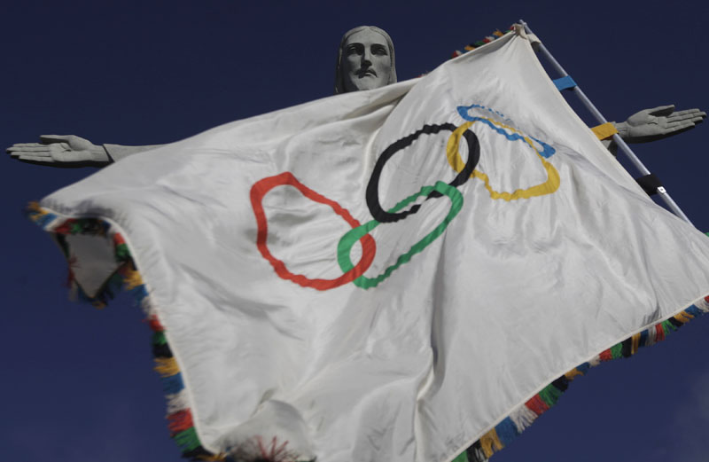 Bandeira olímpica em frente ao Cristo Redentor, no Rio de Janeiro | REUTERS/Ricardo Moraes
