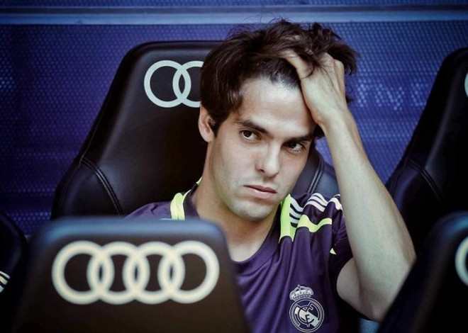 O brasileiro Kaká no banco de reservas do Real Madrid durante o empate de domingo com o Valencia | Emilio Naranjo / EFE