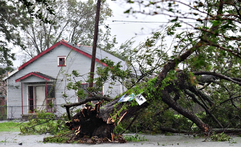 Tempestade derrubou árvores e provocou corte no fornecimento de energia elétrica em Nova Orleans, estado da Louisiana | Frederic J. Brown/AFP