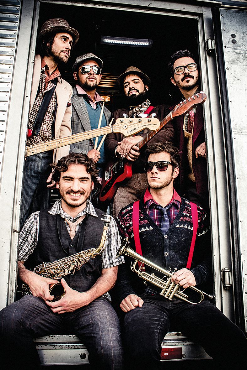 O sexteto curitibano teve a ajuda dos fãs e amigos para fazer o material promocional de Quem Me Dera" | Renaclo Tekutli e Ander Vecchia/Divulgação