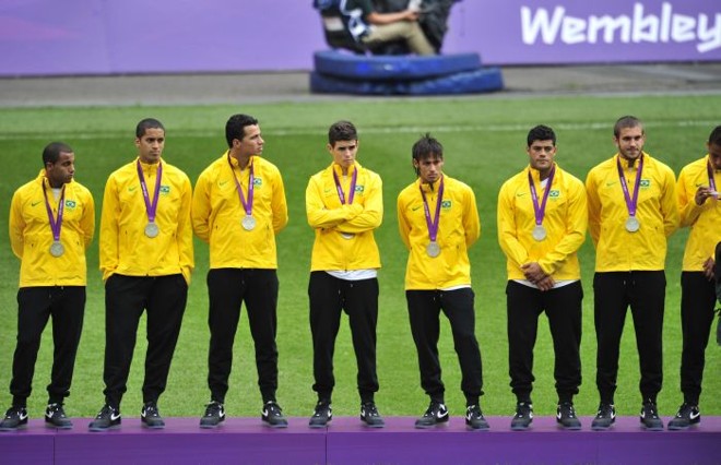 Premiação: medalha de prata no peito, mas sem sorriso | 