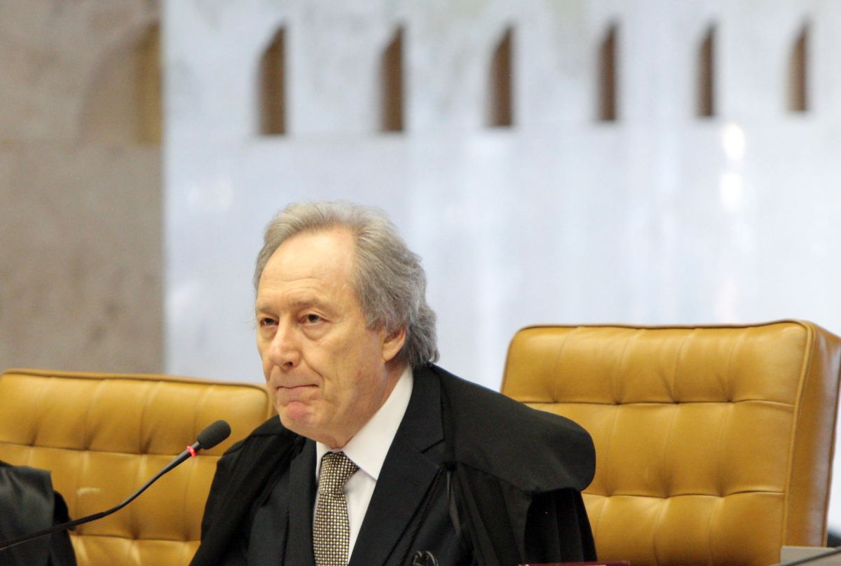 A absolvição de João Paulo Cunha pelo crime de corrupção é a primeira divergência entre Ricardo Lewandowski (foto) e o relator do caso, Joaquim Barbosa | Carlos Humberto / Divulgação / STF