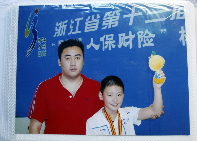 Shiwen e seu primeiro técnico, Wei Wei |