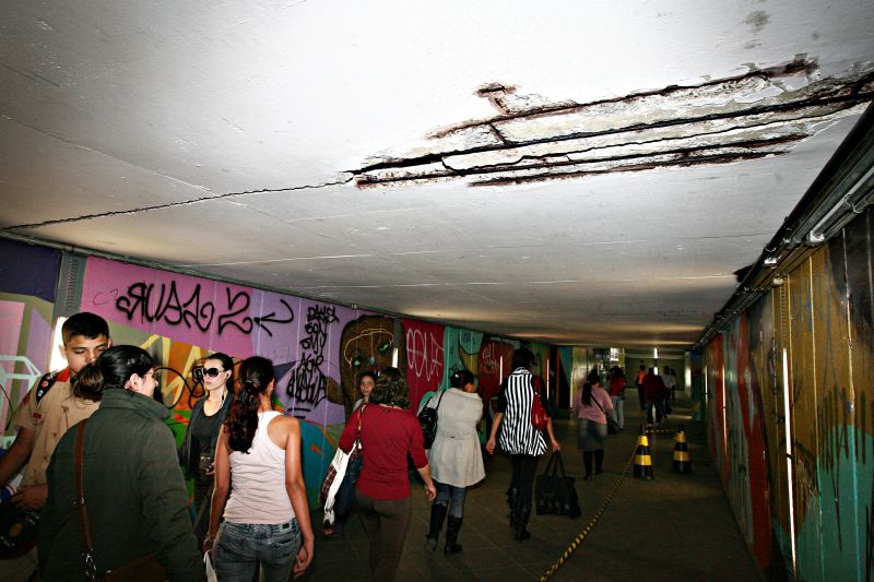 Rachadura é acomodação comum para o clima de Curitiba, diz a Urbs | Felipe Rosa/Gazeta do Povo