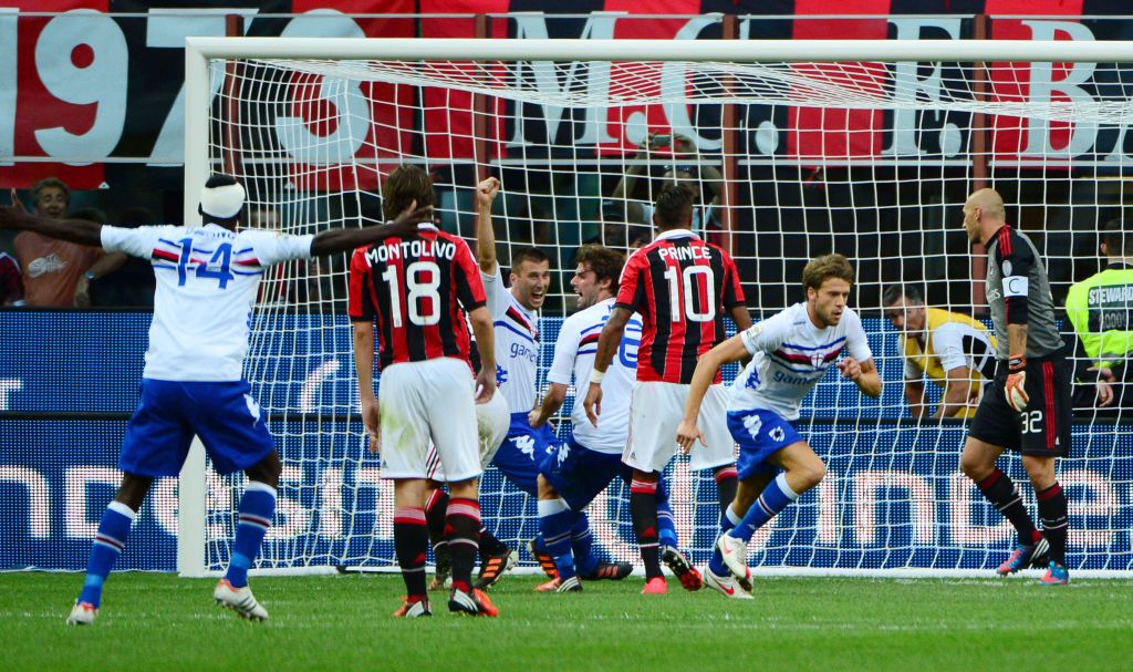 Zagueiro Costa comemora o único gol da partida diante do Milan | AFP