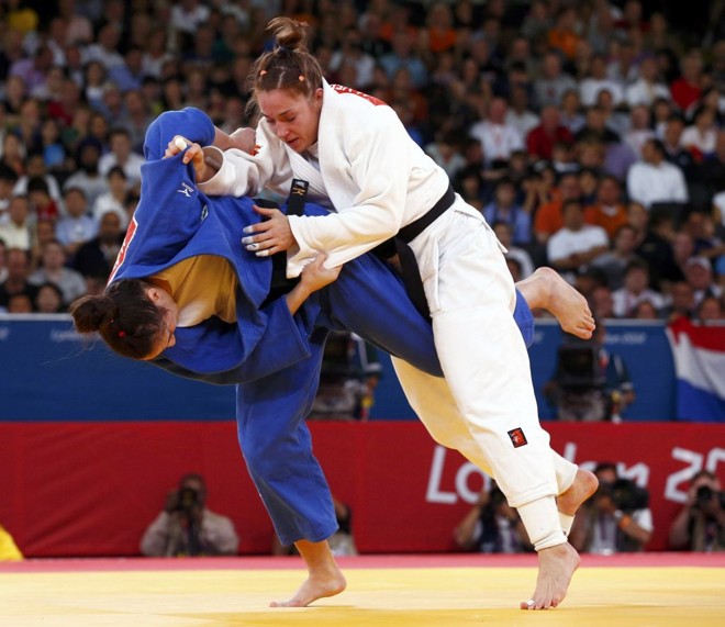 Mayra aplica ippon que valeu o bronze |