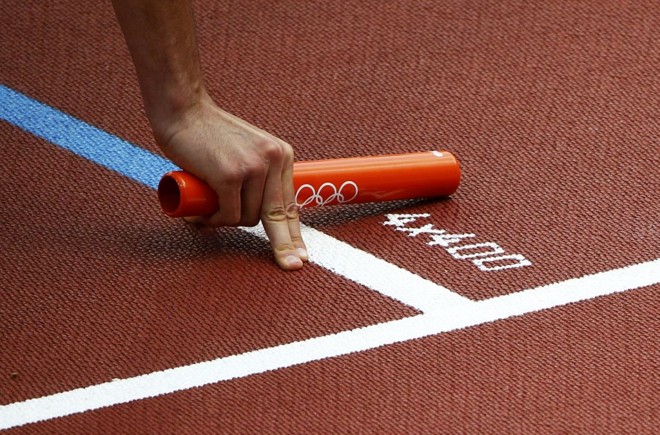 Detalhe do bastão antes de largada da prova de 4x400m | 