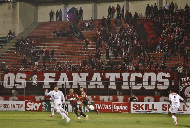 Torcida atleticana na última partida do Atlético no Gigante do Itiberê na Série B | 
