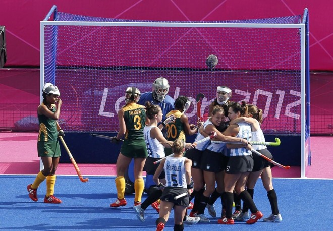 Leonas comemoram gol sobre a África do Sul |