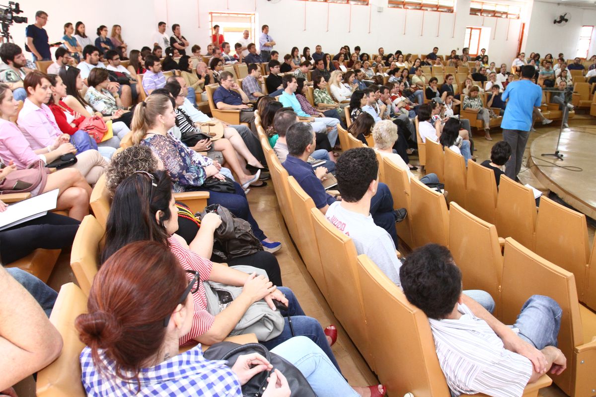 Assembleia de professores da UEL que decidiu por iniciar a greve em 3 de setembro caso proposta de reajuste não seja sancionada até esta data | Roberto Custódio / Gazeta do Povo
