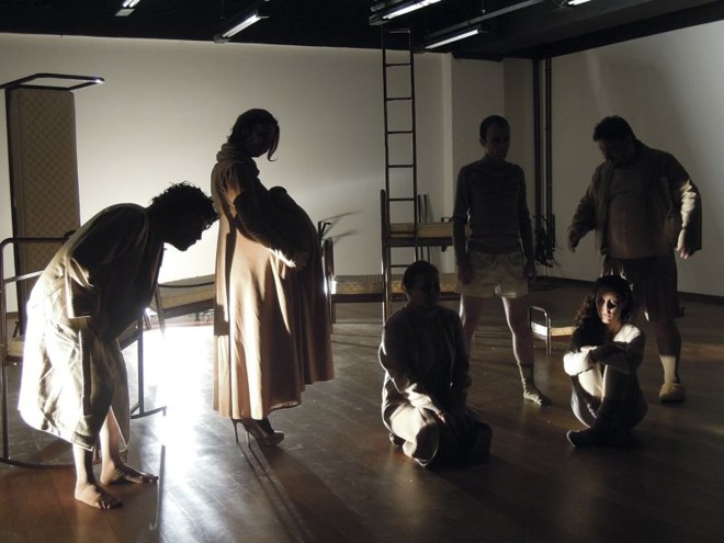 Grupo de seis atores apresenta seis contos de Nelson na íntegra, sem personagens fixos |