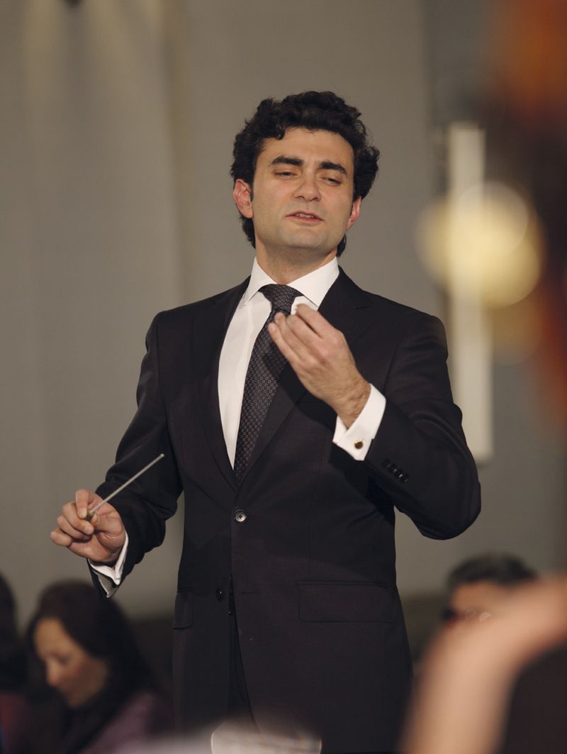 Iñigo Pirfano rege a Orquestra Acadêmica de Madri | Divulgação