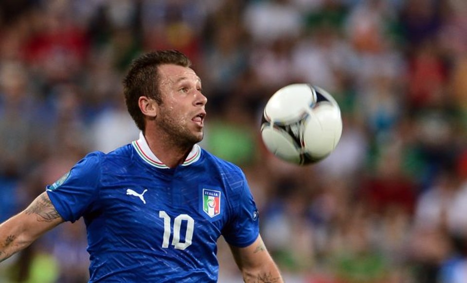 Cassano em ação pela seleção italiana na Eurocopa, em junho, antes de iniciar a temporada como reserva no Milan | Giuseppe Cacae / AFP
