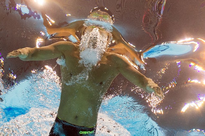 O alemão Marco Koch respira na eliminatória dos 200m peito | 