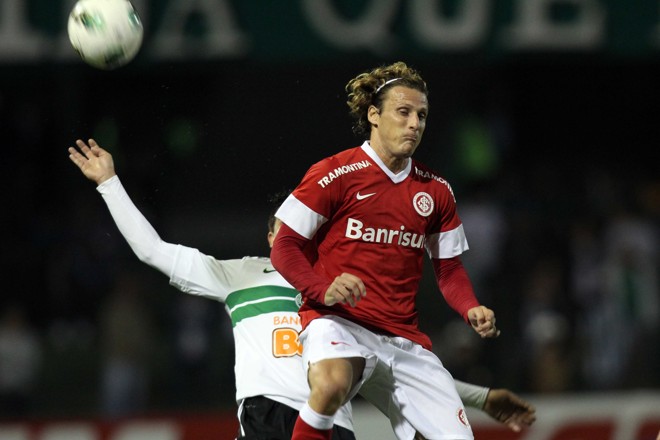 Diego Forlán pouco apareceu em campo | 