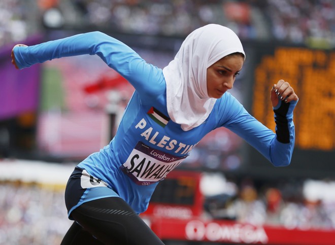 A palestina Woroud Sawalha participa da eliminatória dos 800 metros rasos | 