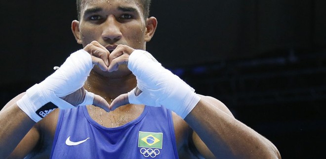 Esquiva faz coração após garantir vaga na final |