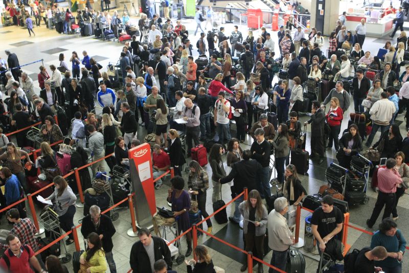 A operação padrão realizada no aeroporto causou filas e transtornos aos passageiros | Aniele Nascimento/Agência de Notícias Gazeta do Povo