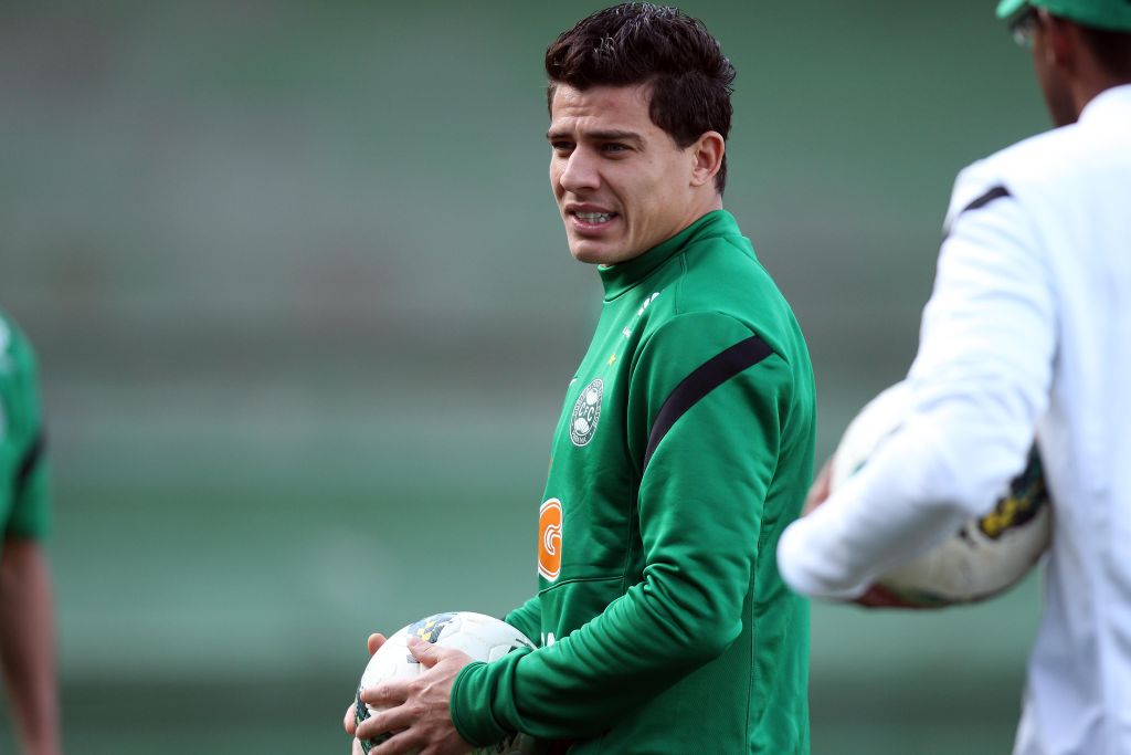 Lateral Ayrton pode permanecer no Coxa em 2013 | Walter Alves/ Gazeta do Povo