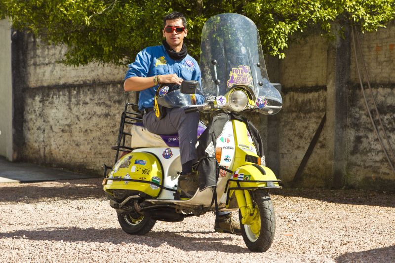 John Silva e sua motoca: Equador, Bolívia, Peru, Argentina, Chile, Uruguai e agora no Brasil | Antônio Costa/ Gazeta do Povo