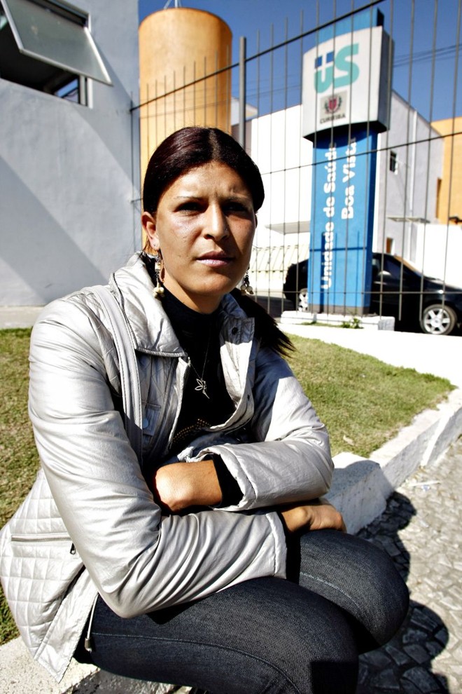 A mãe de Silvia aguarda desde terça uma vaga na UTI |