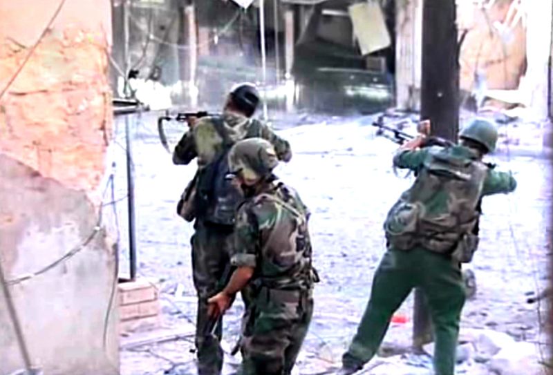 Exército sírio deu apoio terreste na ofensiva contra o reduto rebelde de Salahedin, na cidade de Aleppo | AFP Photo/HO/Sana