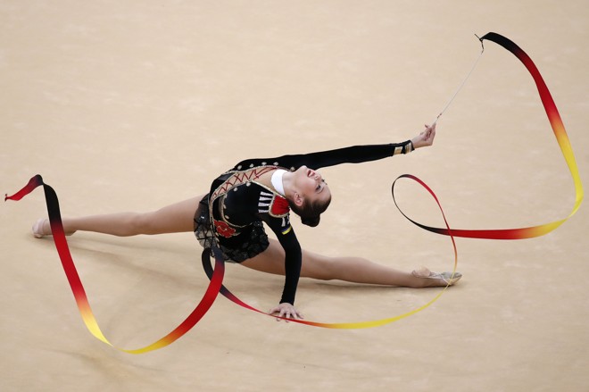 Apresentação da ucraniana Alina Maksymenko com a fita, na eliminatória individual geral da GR | 